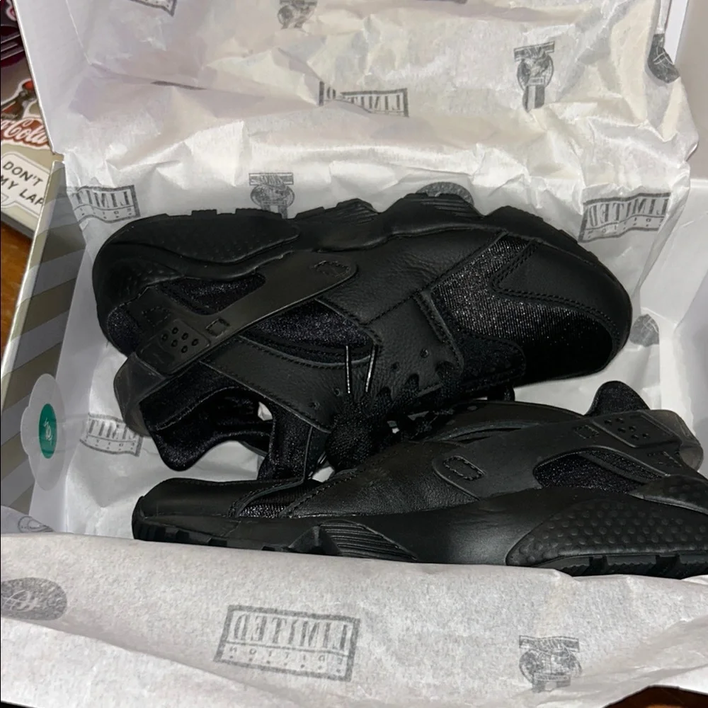 Nike Air Huarache (2021) Triple Black - Picture 2 of 5